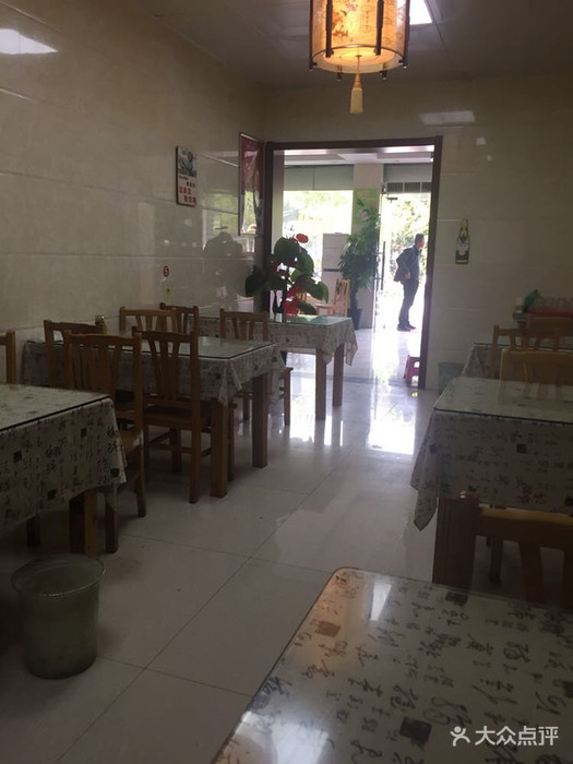 kaiyun开云官方在线登录-奇葩! 浙江一男子造了个美女机器人并和她结婚了!(图3) kaiyun开云官方在线登录