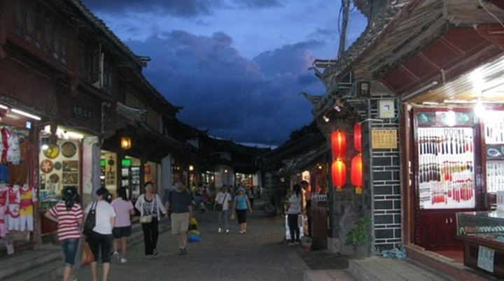 中牟县东风路小学：表彰先进砥砺前行：kaiyun网页登录入口